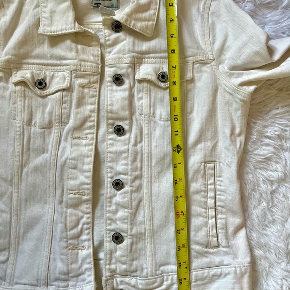 Woman white jacket - Picture 7 of 9